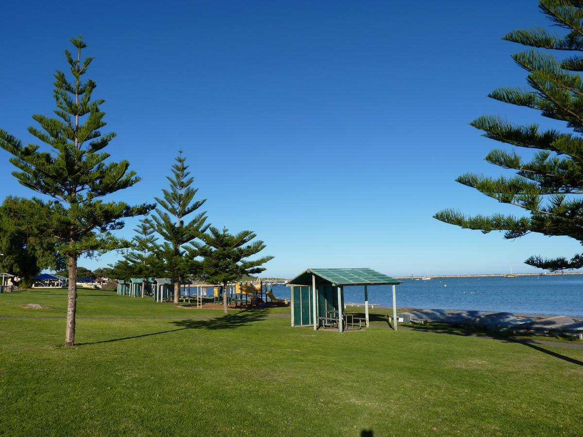 Leander Reef Holiday Park Hotel Port Denison Eksteriør billede